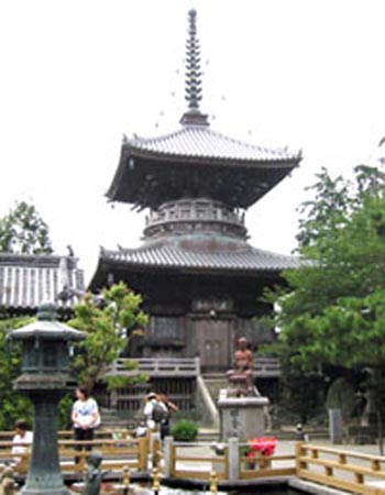 霊山寺多宝塔