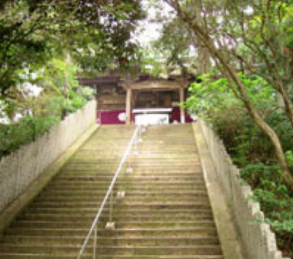 本堂へ続く階段