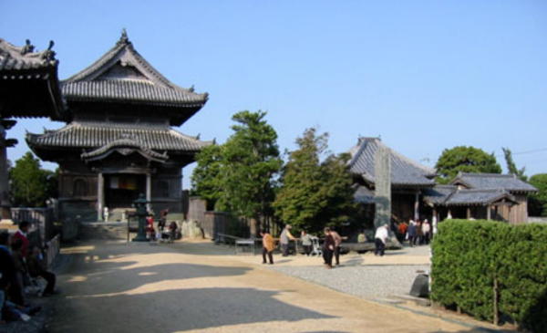 国分寺の境内
