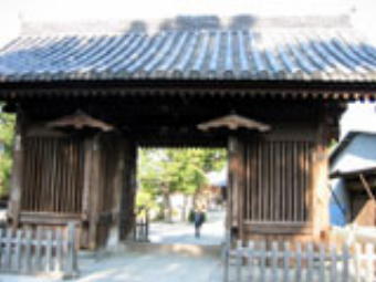 第70番本山寺仁王門
