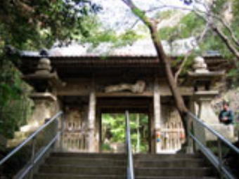 第71番弥谷寺仁王門
