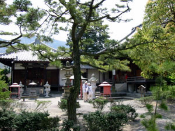 天皇寺の境内